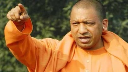 “சம்பளம் வாங்கிட்டு பள்ளிக்கு வரலன்னா அசிங்கப்படுத்துங்க!!!” – தவறாக வழிகாட்டும் யோகி ஆதித்யநாத்