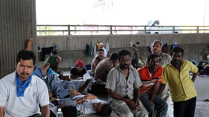 ಕೊರೋನಾ ಕಾಟಕ್ಕೆ ಕಂಗಾಲಾದ ದಿನಗೂಲಿಗಳು: 'ತಿನ್ನಲು ಆಹಾರ ಸಿಗದೆ ಸಾಯುತ್ತೇವೆ ಅನಿಸುತ್ತಿದೆ'