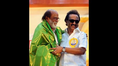 Rajini on Ungalil oruvan : ஸ்டாலின் எழுதிய உங்களில் ஒருவனை பாராட்டி தள்ளிய ரஜினி..  நெகிழ்ந்து போன ஸ்டாலின்!