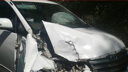 ಮಾಜಿ ಸಚಿವ, ಹಾಲಿ ಶಾಸಕ ಪ್ರಯಾಣಿಸುತ್ತಿದ್ದ ಕಾರು ಅಪಘಾತ: ಇಬ್ಬರಿಗೆ ಗಾಯ