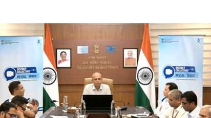Ashok KK Meena, Secretary of DDWS chairs District Collectors’ Peyjal Samvad (Photo/PIB)