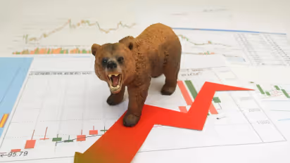 https://stocktwits.com/news-articles/markets/equity/btc-bear-market-10k-saylor-stopped-out/cZmlK8mR7mt