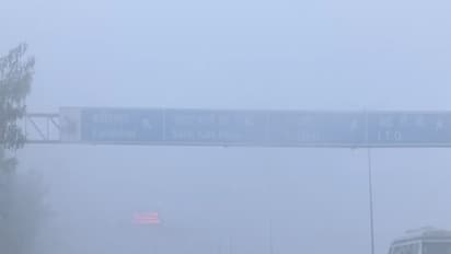 Thick layer of smog envelops Akshardham (Photo/ANI)