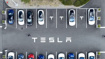 Tesla’s UK Market Share Drops In March Despite Registrations Increasing – But Retail Remains Bullish Even As Stock Tumbles