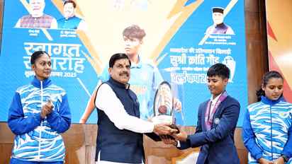 MP CM Mohan Yadav is felicitating cricketer Kranti Goud (Photo/ X @DrMohanYadav51)