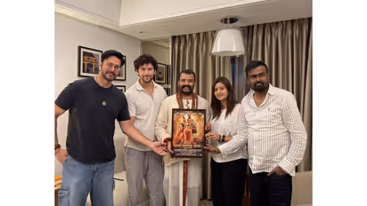 'Mahakavya Shri Ramayan Katha' cast meets 'Hanuman Ansh' star Shobinaw Satyaa (middle) in Varanasi (Photo/Film team)