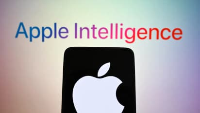 https://stocktwits.com/news-articles/markets/equity/dan-ives-3-moves-apple-needs-to-make-to-avoid-blackberry-moment-in-ai/chrn9okRdE8