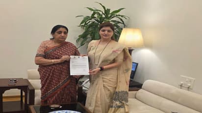 Maharashtra Deputy CM Sunetra Pawar and NCP leader Rupali Chakankar (Photo/SunetraPawar office)