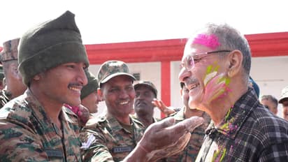 LG Ladakh Kavinder Gupta celebrates Holi with Army Jawans (Photo/Release)