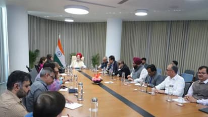 Hardeep Singh Puri, Minister of Petroleum, Natural Gas briefing the media on the country’s preparedness amid the ongoing crisis in the Middle East (Photo/ PIB)