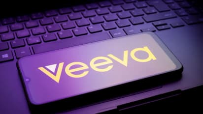 https://stocktwits.com/news-articles/markets/equity/retail-chatter-soars-as-veeva-systems-stock-surges-16-after-hours-on-best-first-quarter-ever/ch0AaohRbs6