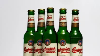https://stocktwits.com/news-articles/markets/equity/budweiser-maker-ab-inbev-plans-300m-investment-to-expand-us-production/chi8fifRbZd