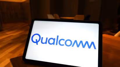 https://stocktwits.com/news-articles/markets/equity/qualcomm-launches-two-new-smartphone-chips-as-ai-push-intensifies-qcom-stock-edges-lower-after-hours/cZM5bWWRB7i