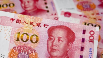 https://stocktwits.com/news-articles/markets/cryptocurrency/china-considers-first-yuan-linked-stablecoins/chsi8SbRdhX