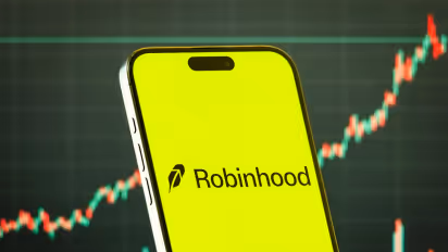 https://stocktwits.com/news-articles/markets/equity/hood-stock-forms-golden-cross-for-first-time-in-over-2-5-years-but-retail-stands-by-bearish-bet/cZojOb5RJaV