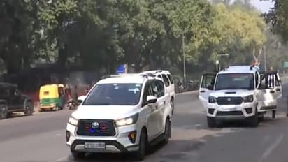 Congress MP Rahul Gandhi arrives at Mallikarjun Kharge's residence (Photo: ANI)