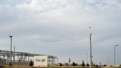 https://stocktwits.com/news-articles/markets/equity/google-pours-9-b-into-oklahoma-cloud-data-center-to-boost-america-s-ai-edge/chsRcqqRdaG