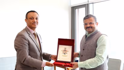 Charge d'Affaires at the Ethiopian Embassy in New Delhi, Nebiyu Tedla, and Joint Secretary in the Ministry of Defence, Amitabh Prasad, during their meeting. (Photo: X/@SpokespersonMoD)