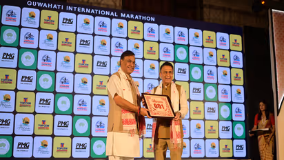 Assam CM Himanta Biswa Sarma and Sunil Gavaskar (Photo: Guwahati International Marathon)