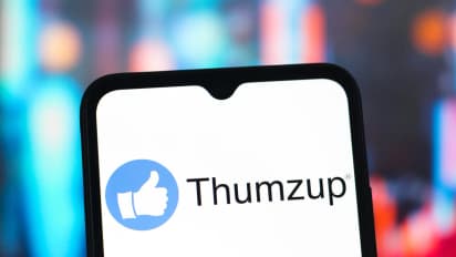 https://stocktwits.com/news-articles/markets/equity/trump-jr-takes-stake-in-social-media-company-thumzup-in-bitcoin-push/chFy4nYR5KV