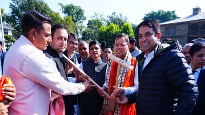 Uttarakhand CM Dhami meets sugarcane farmers (Photo: CMO)