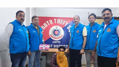 AATS with arrested accused (Photo/DelhiPolice)
