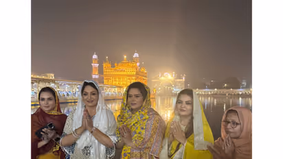 ‘Badaa Karara Pudna’ team visits Golden Temple (Photo/Instagram@upasnasinghofficial)