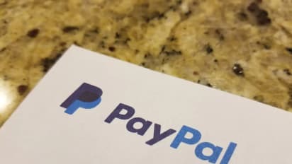 https://stocktwits.com/news-articles/markets/equity/paypal_stock_falls_after_baird_cuts_rating_despite_youtube_integration_with_pyusd/cLICZnLREFw