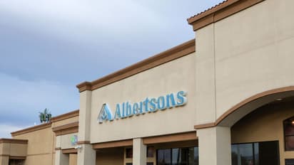 Albertsons Stock Slips As COO Susan Morris Named CEO, Retail Sentiment Remains Subdued