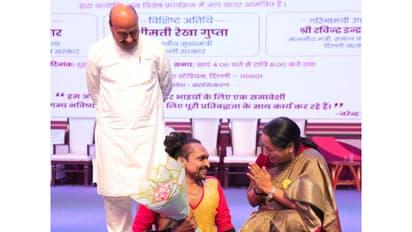 Divyangjans honoured at Talkatora Stadium (Photo/Delhi CMO)