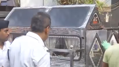 Bodies of Durga puja pandal stampede victims being handed over to families (Photo/ANI)