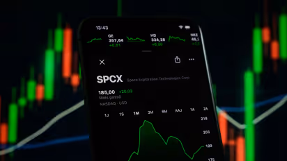https://stocktwits.com/news-articles/markets/equity/spcx-cathie-wood-dip-schiff-musk-loss-tops-buffett-net-worth/cZKvo39R791