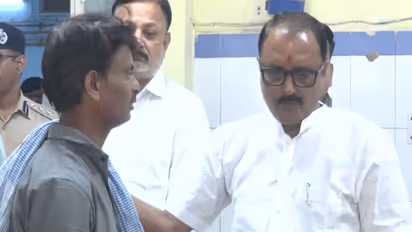 MP Minister Rakesh Shukla visits injured victims (Photo/ANI)