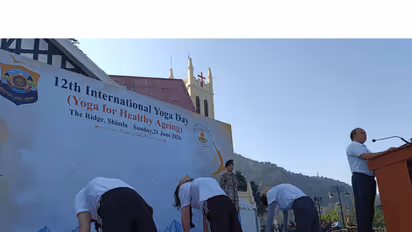 Foreign tourists, students participates in yoga event, (Photo/ANI)