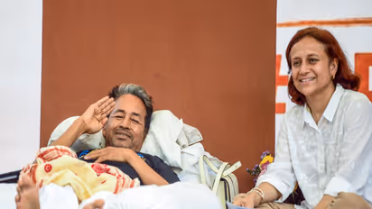 Sonam Wangchuk along with his wife Gitanjali Angmo at Jantar Mantar (File Photo/ANI)