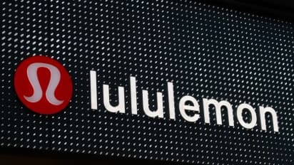 https://stocktwits.com/news-articles/markets/equity/why-did-lululemon-stock-plummet-over-15-after-hours-today/chw4xbWRdpE