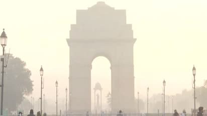 India Gate enveloped in toxic smog. (Photo/ANI) (Photo/ANI)