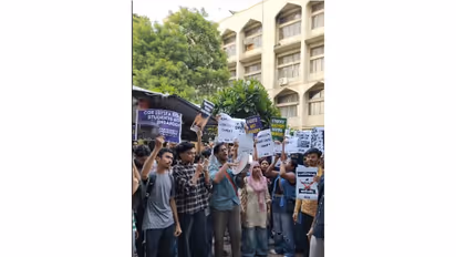 AISA Gherao Dean's office over spot registration admission scam (Photo/AISA)