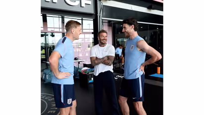 David Beckham with England players. (Photo:X/@England)