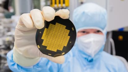 https://stocktwits.com/news-articles/markets/equity/mu-sndk-dram-memory-stocks-falls-ahead-of-sk-hynix-s-nasdaq-debut-today/cZmAysqR7FN