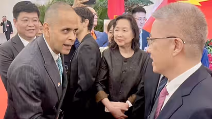 Consul General of India in Shanghai, Pratik Mathur and Shanghai Mayor Zhu Zhongming (Photo/@IndiaInShanghai)