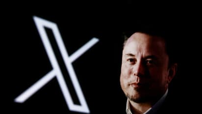 https://stocktwits.com/news-articles/markets/equity/elon-musk-goes-after-apple-for-not-featuring-x-grok-prominently-on-app-store-are-you-playing-politics/chrDoeBRdeA