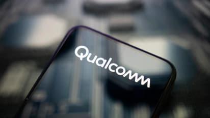 https://stocktwits.com/news-articles/markets/equity/qcom-stock-inches-higher-after-worst-drop-in-three-months-traders-eye-snapdragon-summit-for-cues/cZMRaUqRB4F