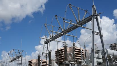 CenterPoint Energy’s Stock Dips As Mixed Q4 Earnings Overshadow $500M Grid Investment: Retail Sentiment Sours