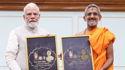 Prime Minister Narendra Modi met Sri Sri Vishwaprasanna Tirtha Swamiji of the Sri Pejavara Adhokshaja Matha (Photo/@narendramodi)