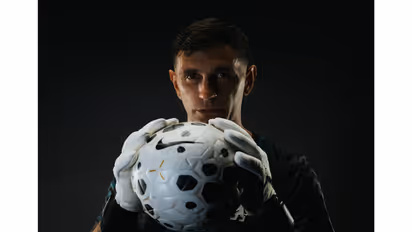 Emiliano Martinez (Photo: X/@ChelseaFC)