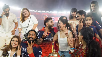 Virat Kohli, Anushka Sharma celebrating victory with team (Photo/Instagram/ @iplt20)