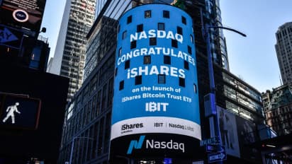 https://stocktwits.com/news-articles/markets/cryptocurrency/black-rock-bitcoin-etf-flashes-golden-cross-as-sec-approves-triple-leveraged-bitcoin-ethereum-et-ps/cZDZoSERB1W