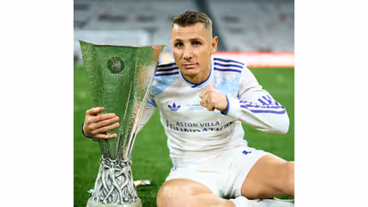Lucas Digne (Photo: X/@AVFCOfficial)