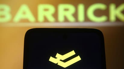 Barrick Stock Jumps On Q4 Beat, Doubling Free Cash Flow: Retail Hedges Inflation Blues With Gold’s Safe-Haven Strength